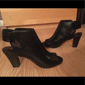 Merona Alyssa Black sandal/heel. Size 7